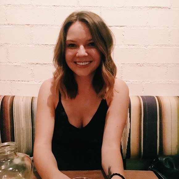 Meet your Posher, Zoë - Picture 2 of 3